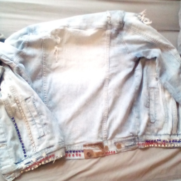 Jean jacket - Picture 2 of 3